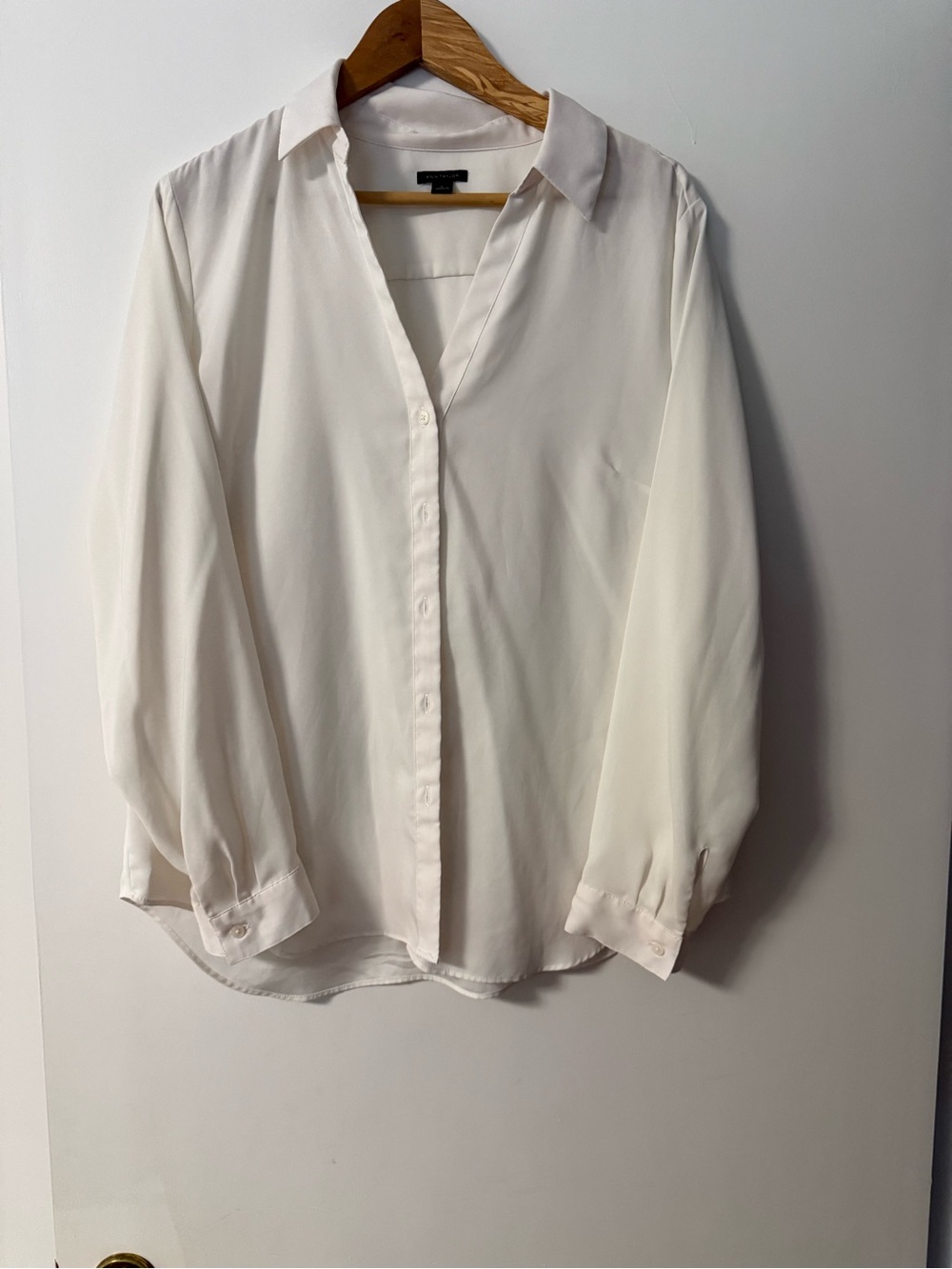 Ann Taylor essential Lightweight White Women's Button-Up Blouse